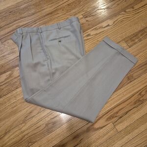 Dockers Men's Dress Pants in Light Gray